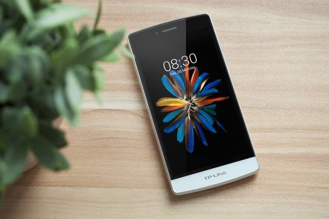 nk-lan-dau-nham-toi-thi-truong-di-dong-viet-ra-mat-cung-luc-3-smartphone-lay-ten-neffos-c-series.jpg