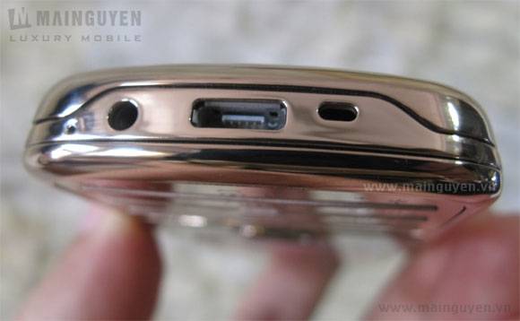 Nokia-6700-classic-Gold-Edition-Unbox_7.jpg