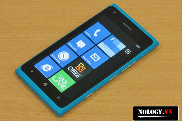 nokia-lumia-900.gif