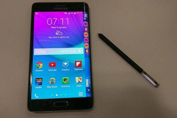 note-edge-hands-on-2.jpg