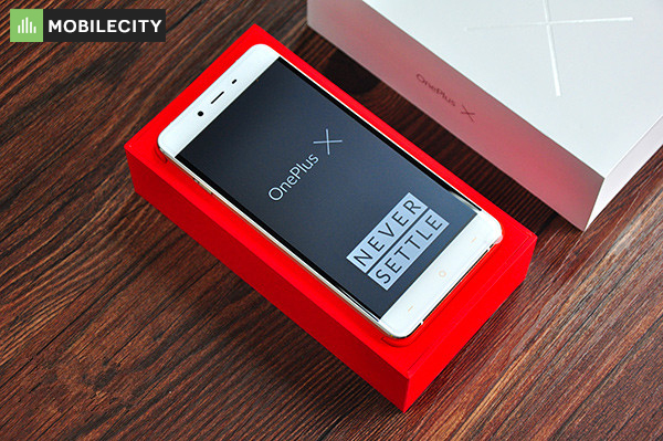 One-Plus-X-MobileCity-004.jpg