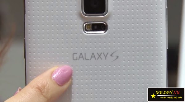 oryEeHvk%2FU-M6YWhFNkI%2FAAAAAAAAFsQ%2FfH371M5BLso%2Fs1600%2Fsamsung-galaxy-s5-docomo-nhat-ban-4.jpg