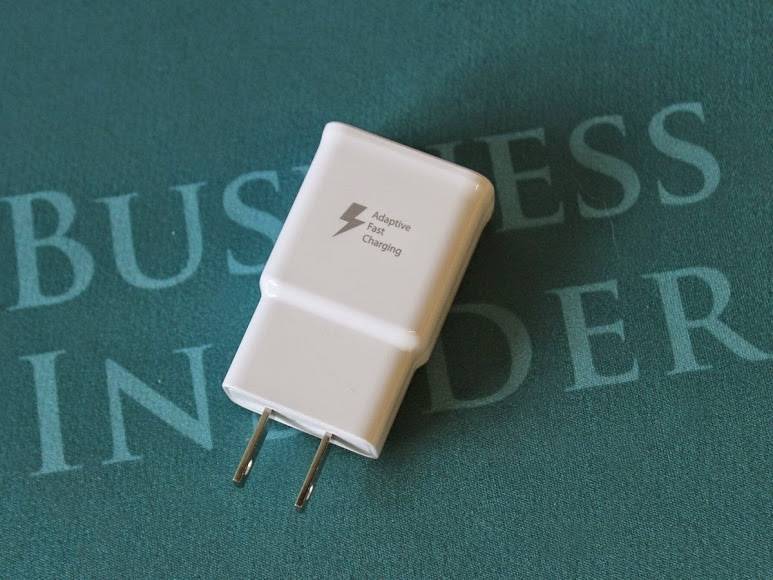 p-the-phone-very-quickly-you-can-also-charge-with-a-normal-usb-connection-but-it-wont-be-as-fast.jpg