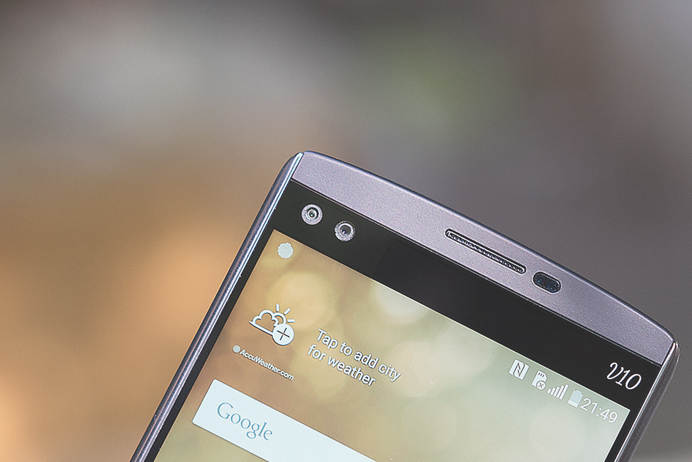 review-lgv10-2camera.jpg