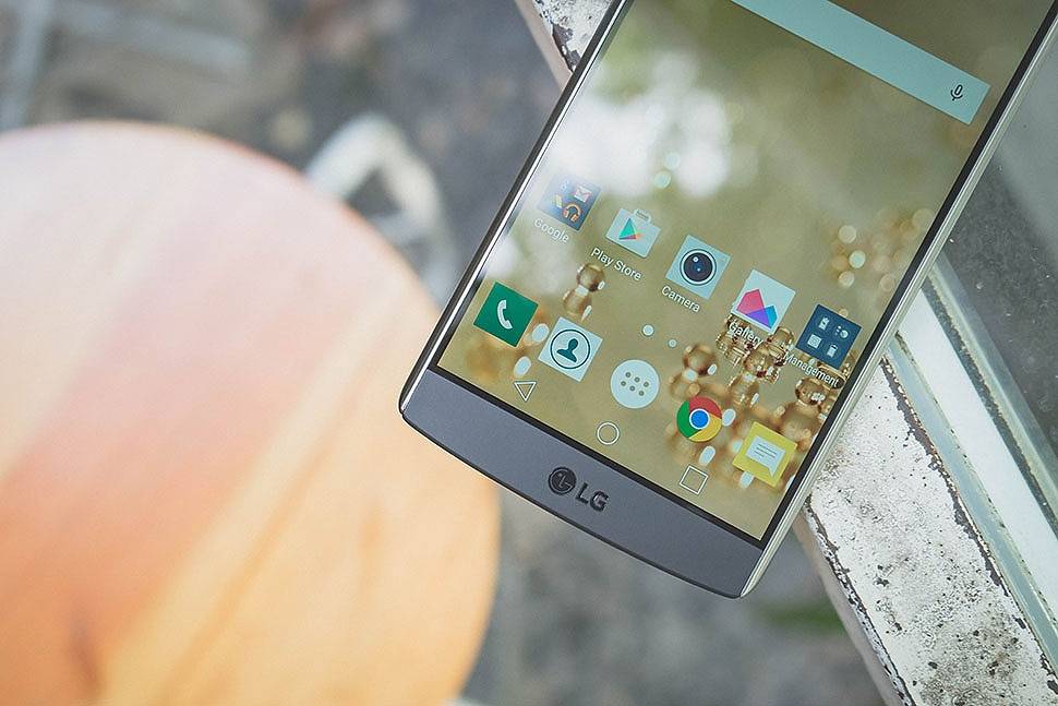 review-lgv10-mtruoc-duoi.jpg