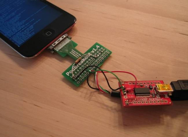 stefan-esser-iphone-serial-to-usb-connector-1024x746-915e5.jpg
