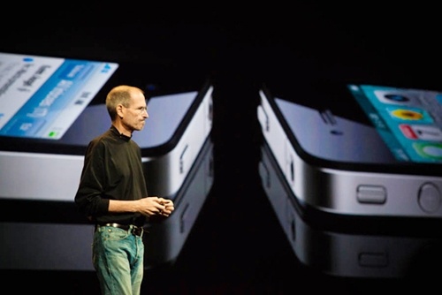steve_jobs_iphone-jpg.1075901.jpg
