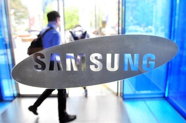 tan-man-samsung-va-man-vuot-can-trong-nam-2015.jpg