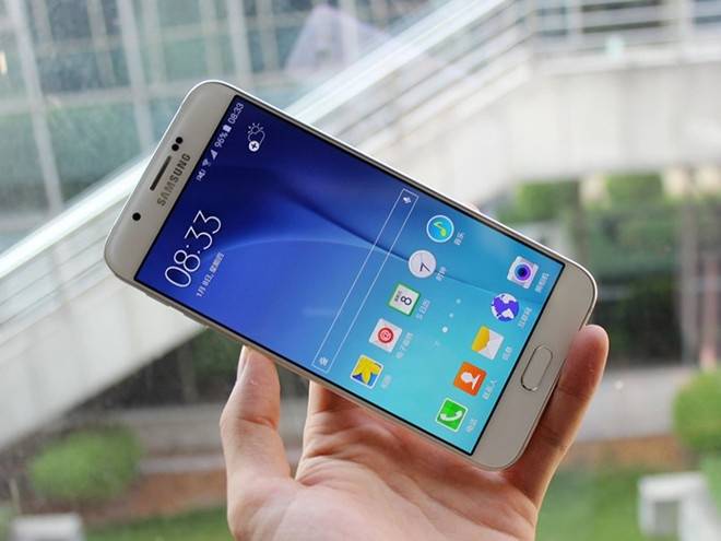 thay%20mat%20kinh%20Samsung%20Galaxy%20A8.jpg