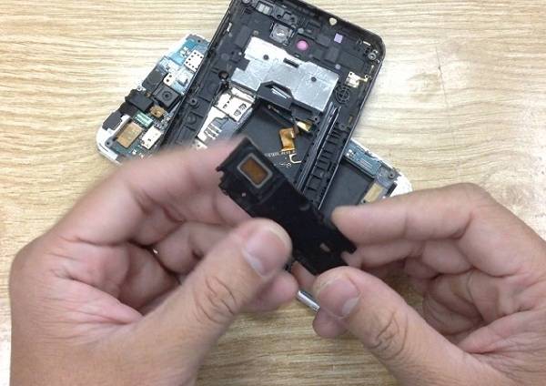 thay-loa-ngoai-samsung.jpg