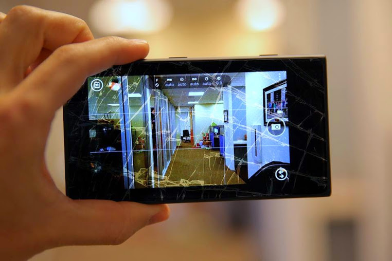 Thay-man-hinh-cam-ung-Lumia-1520-MobileCity-05.jpg