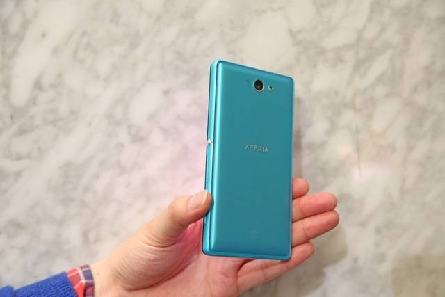 thiet-ke-xperia-zl2.jpg