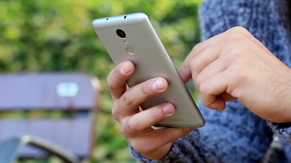 top-smartphone-cau-hinh-khung-pin-trau-5.jpg