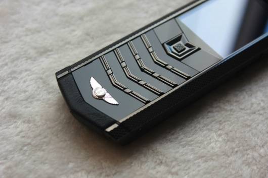 vertu-bentley-k9-5.jpg