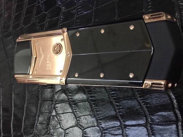 Vertu-Signature-S-%25C4%2591en-v%25C3%25A0ng-cao-c%25E1%25BA%25A5p.jpg