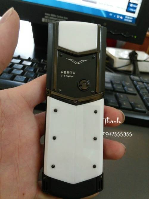 vertu-signature-s-design-black-white-%285%29.jpg