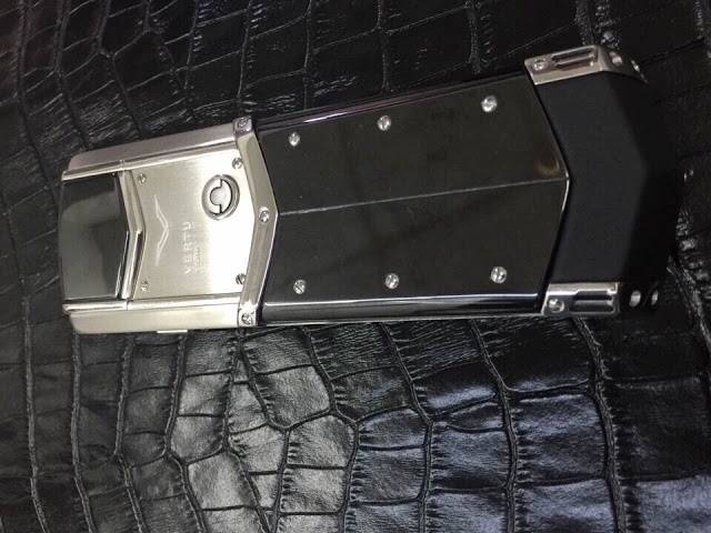 Vertu-Signature-S-White-trung-quoc-cao-cap.jpg