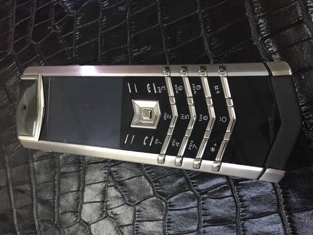 Vertu-Signature-S-White-trung-quoc.jpg