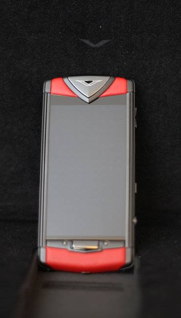 vertu_constellation_pureblalck_red_leather_(3).jpg