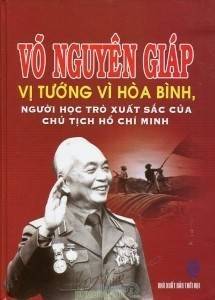 vo-nguyen-giap-vi-tuong-vi-hoa-binh-215x300.jpg