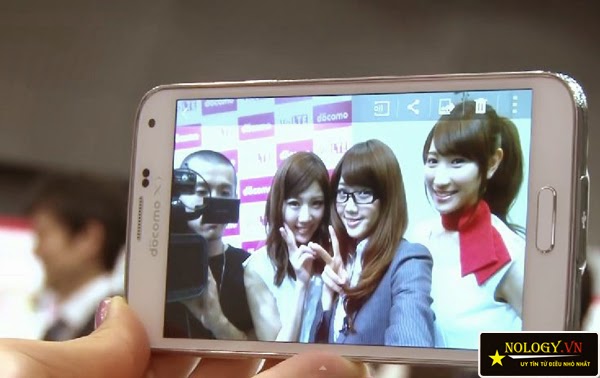 w6WBDPoQ%2FU-M6XOx1JuI%2FAAAAAAAAFsA%2FGdOetkz6dU0%2Fs1600%2Fsamsung-galaxy-s5-docomo-nhat-ban-8.jpg