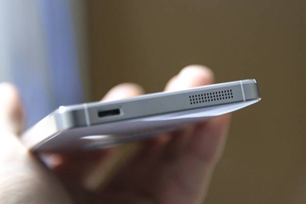 Xiaomi-Mi-4-RAM-2GB-Xach-Tay-Gia-Re-MobileCity-004.JPG